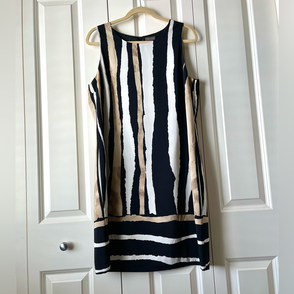 Vince Camuto sleeveless lined print dress